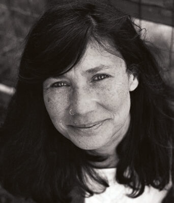 Sophie denis est l’autrice et éditrice de son 30ème livre : LA BAIE, surf en pays bigouden aux éditions Vivre tout simplement.